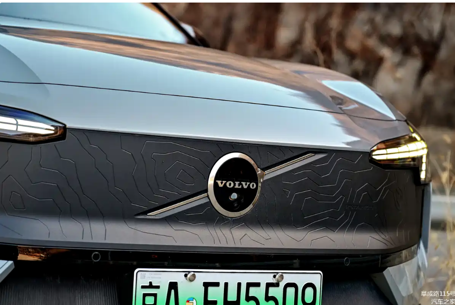 Volvo EX30 Cross Country