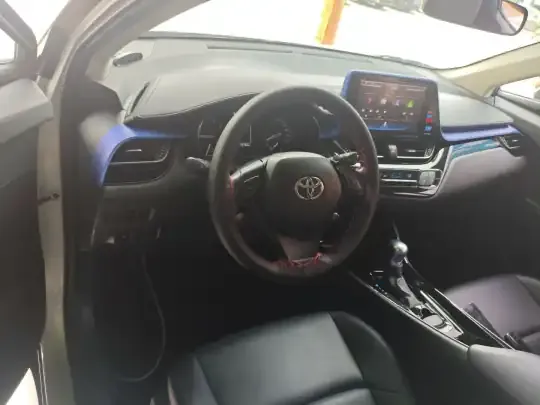 Toyota C-HR 2020 (73800 км)