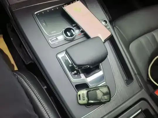 Audi Q5L 2020 (56100 км)
