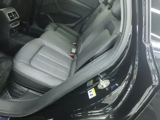 Audi Q5L 2020 (56100 км)