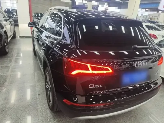 Audi Q5L 2020 (56100 км)
