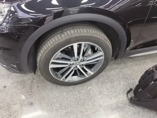 Audi Q5L 2020 (56100 км)