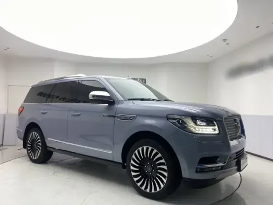 Lincoln Navigator 2020 (16400 км)