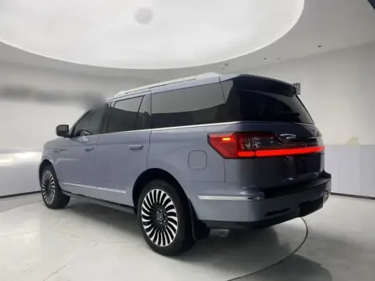 Lincoln Navigator 2020 (16400 км)