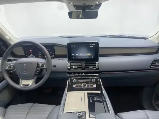 Lincoln Navigator 2020 (16400 км)