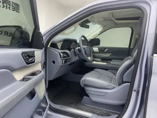 Lincoln Navigator 2020 (16400 км)