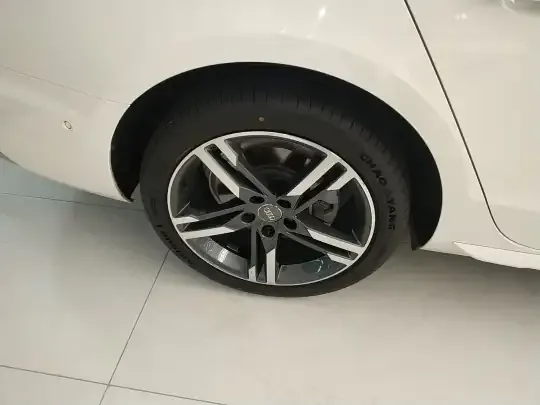 Audi A4L 2020 (84900 км)