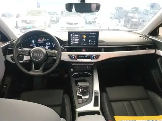 Audi A4L 2020 (84900 км)