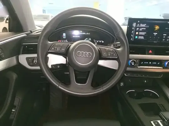 Audi A4L 2020 (84900 км)