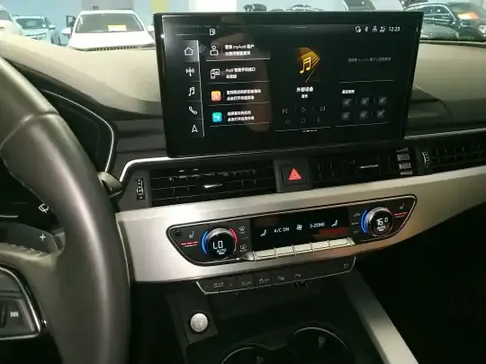 Audi A4L 2020 (84900 км)