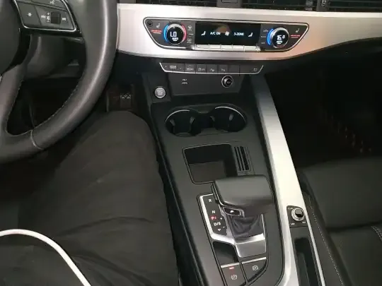 Audi A4L 2020 (84900 км)