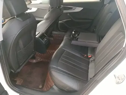 Audi A4L 2020 (84900 км)