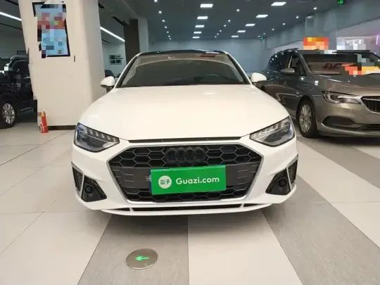 Audi A4L 2020 (84900 км)