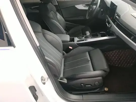 Audi A4L 2020 (84900 км)