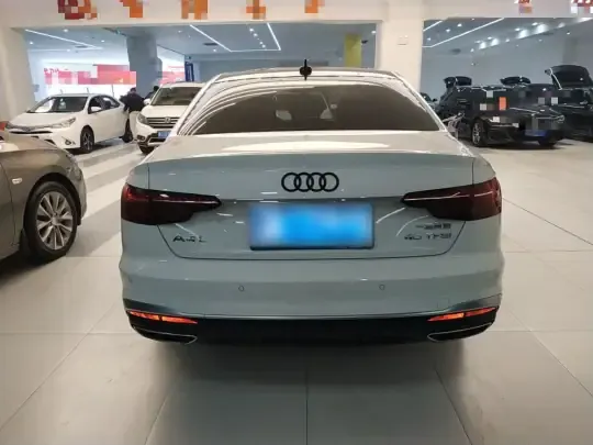 Audi A4L 2020 (84900 км)