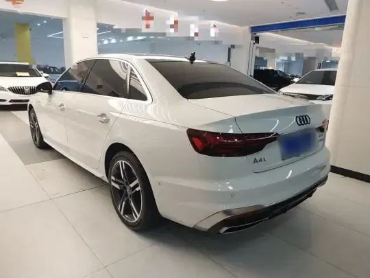 Audi A4L 2020 (84900 км)