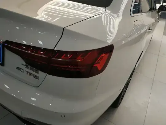 Audi A4L 2020 (84900 км)
