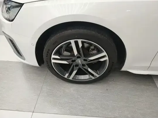 Audi A4L 2020 (84900 км)