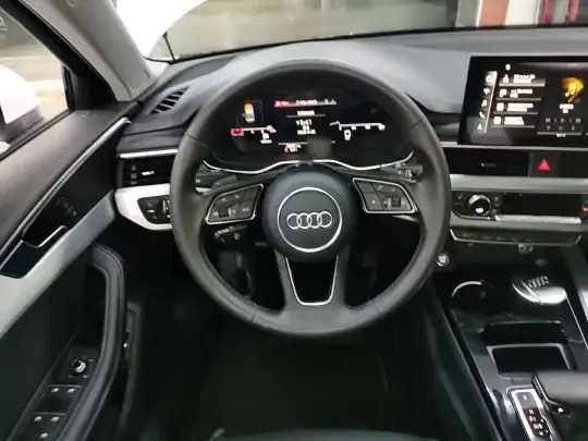 Audi A4L 2020 (98300 км)