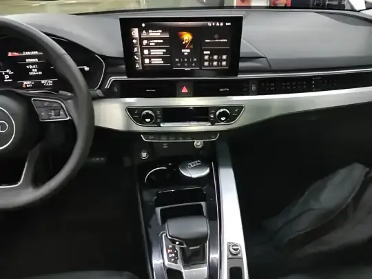 Audi A4L 2020 (98300 км)