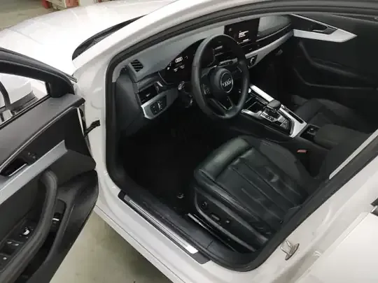 Audi A4L 2020 (98300 км)