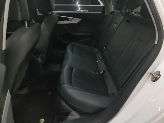 Audi A4L 2020 (98300 км)