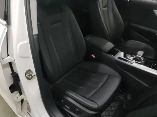 Audi A4L 2020 (98300 км)