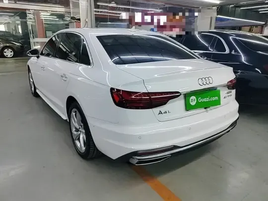 Audi A4L 2020 (98300 км)
