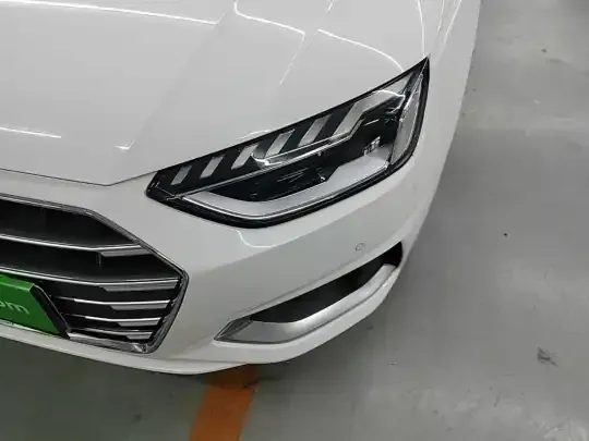 Audi A4L 2020 (98300 км)