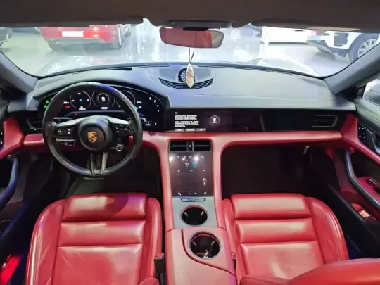 Porsche Taycan 2020 (67300 км)