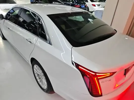 Cadillac CT6 2021 (131600 км)