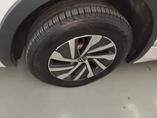 Volkswagen Tiguan L New Energy 2021 (114200 км)