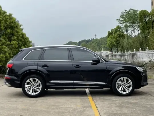 Audi Q7 2021 (47400 км)