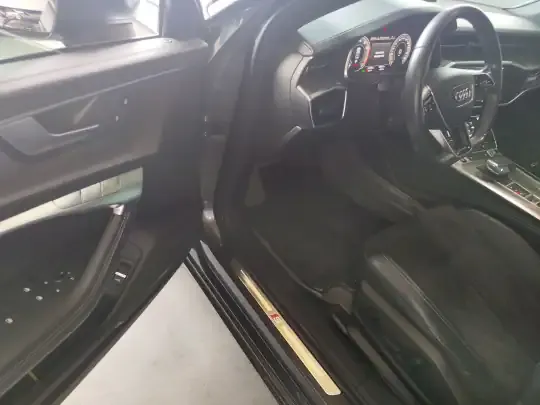 Audi A6L 2021 (61200 км)
