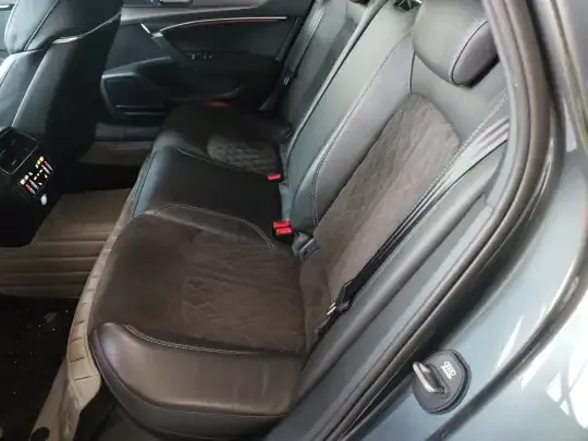 Audi A6L 2021 (61200 км)