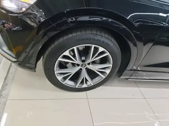 Audi Q8 2021 (93300 км)