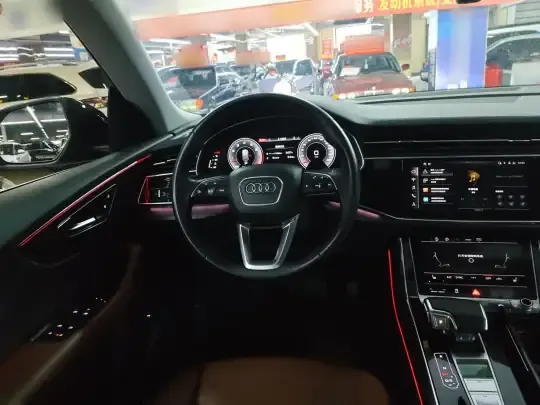 Audi Q8 2021 (93300 км)
