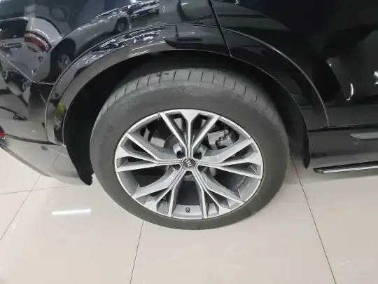 Audi Q8 2021 (93300 км)