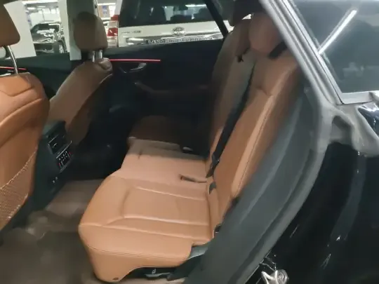 Audi Q8 2021 (93300 км)