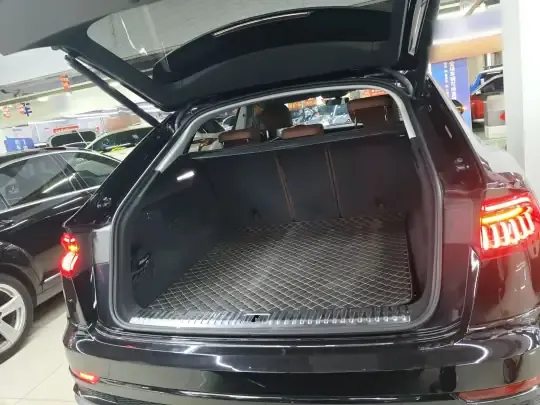 Audi Q8 2021 (93300 км)
