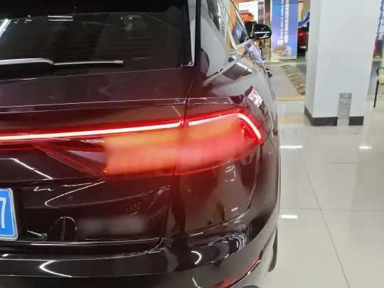 Audi Q8 2021 (93300 км)