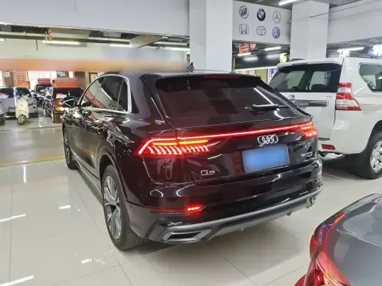 Audi Q8 2021 (93300 км)