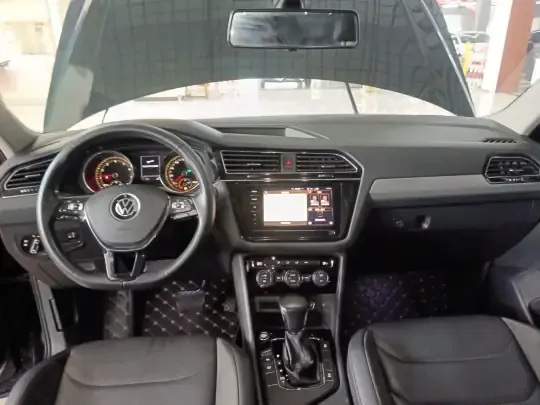 Volkswagen Tiguan L 2021 (60100 км)