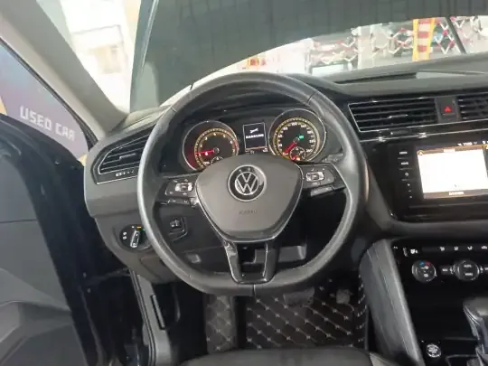 Volkswagen Tiguan L 2021 (60100 км)