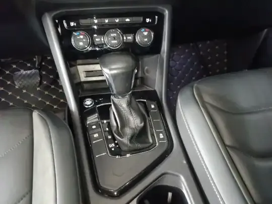 Volkswagen Tiguan L 2021 (60100 км)