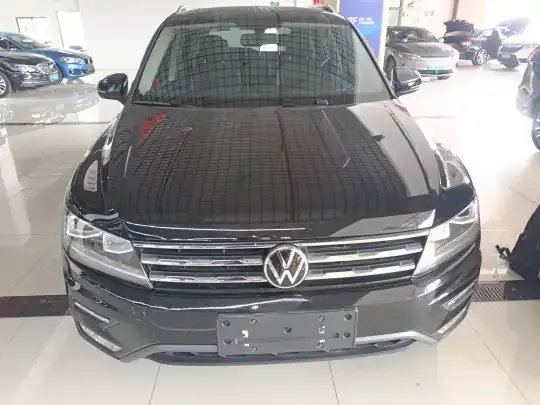 Volkswagen Tiguan L 2021 (60100 км)