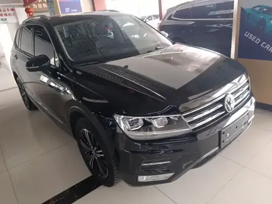 Volkswagen Tiguan L 2021 (60100 км)