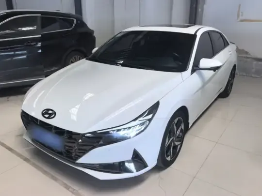 Hyundai Elantra 2021 (38400 км)