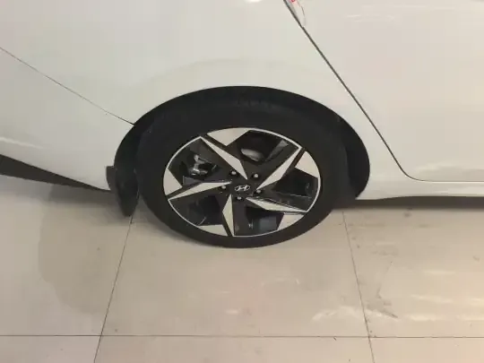 Hyundai Elantra 2021 (38400 км)
