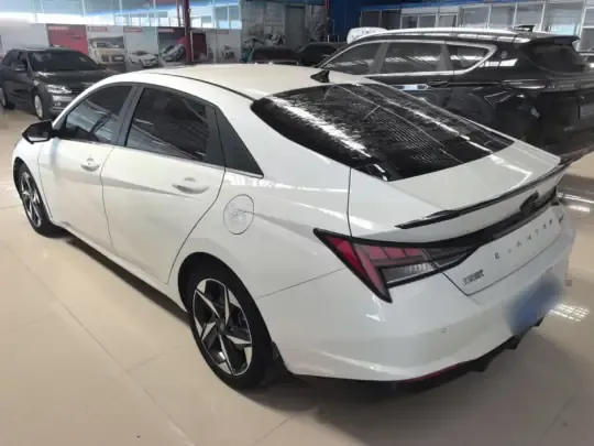 Hyundai Elantra 2021 (38400 км)